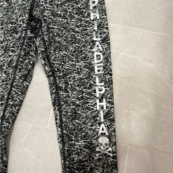 Lululemon x SoulCycle Philadelphia High-Rise Wunder Under Crop Size 6 - Picture 4 of 9